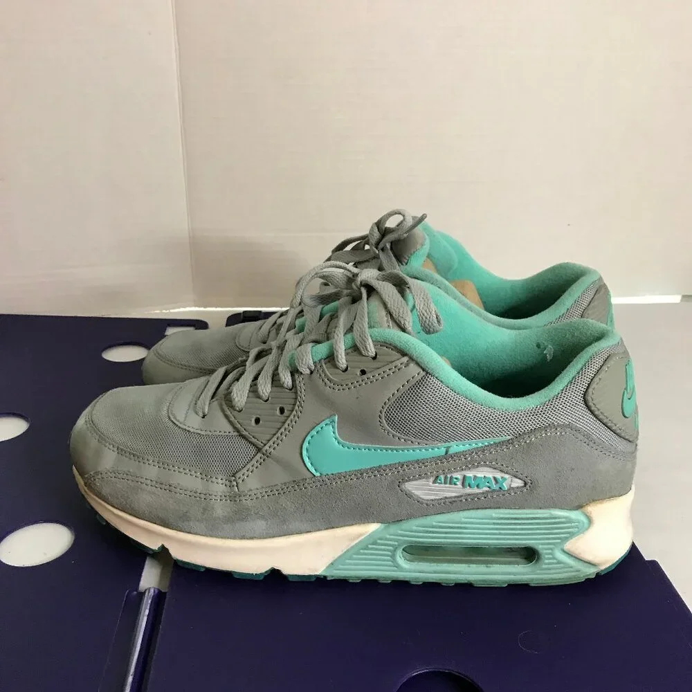 NIKE AIR MAX WOMENS SHOES SIZE 11 - Picture 6 of 7